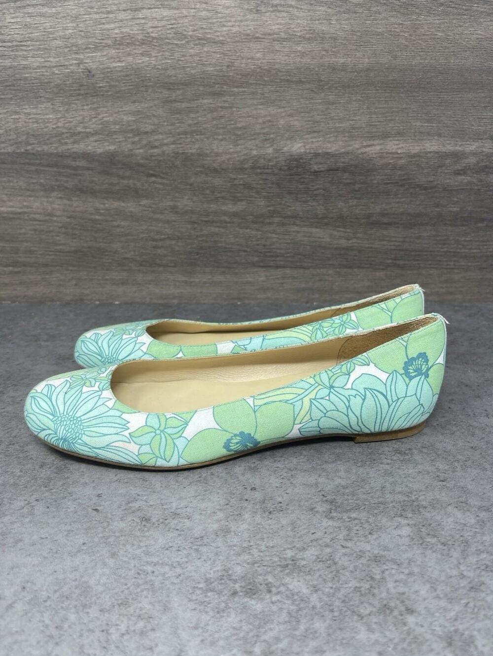 Ann Taylor LOFT Ballet Flats Womens Size 5.5 Green Floral Slip On Shoes - Picture 1 of 8